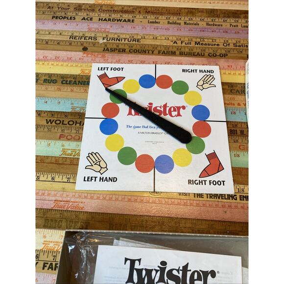 Hasbro Milton Bradley 1997 Edition VINAGE TWISTER Family Board Game NEVER USED - Picture 6 of 7